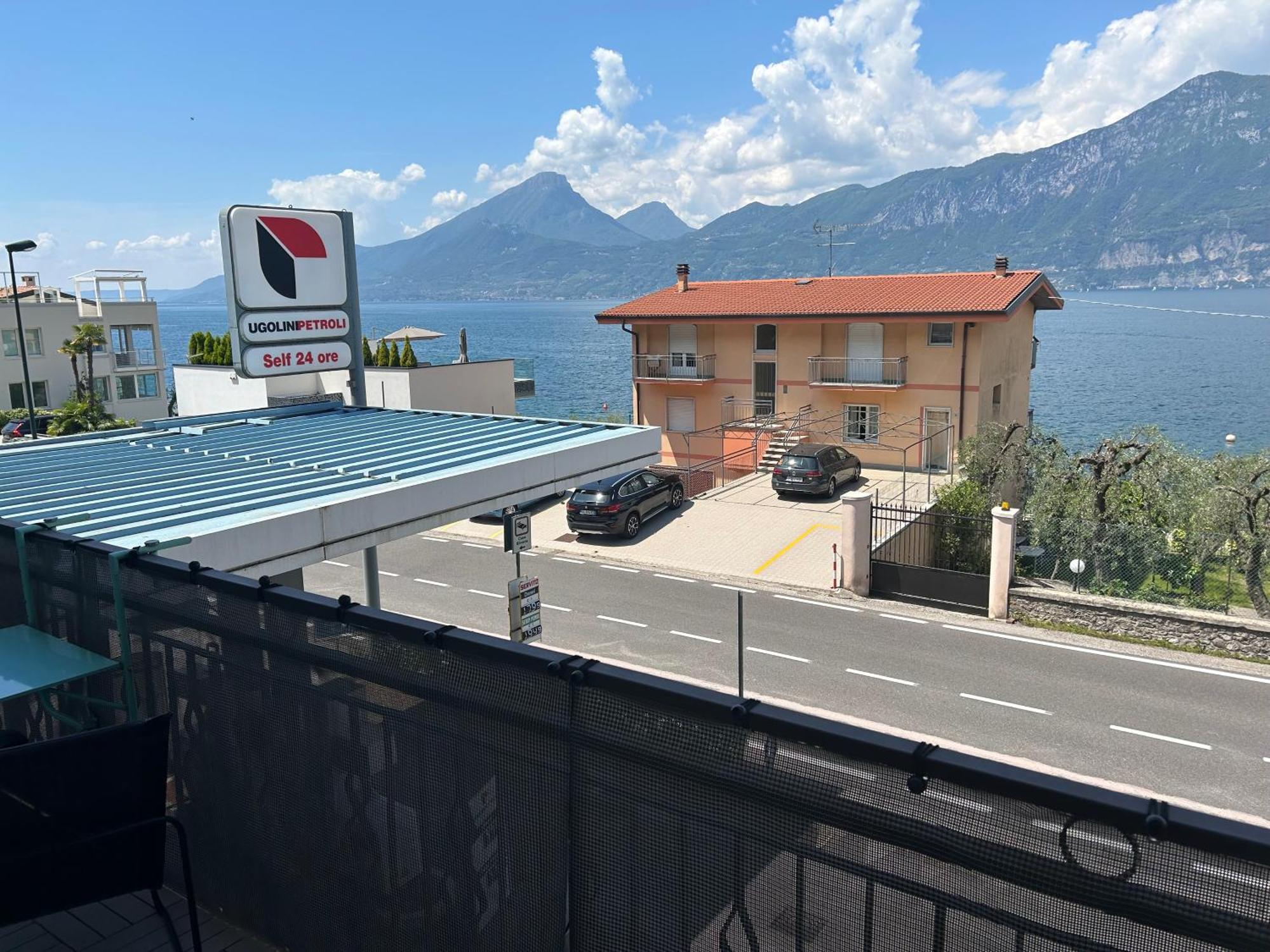 Lake View With Aircon - 5 Minutes From The Beach! Brenzone sul Garda Exterior foto