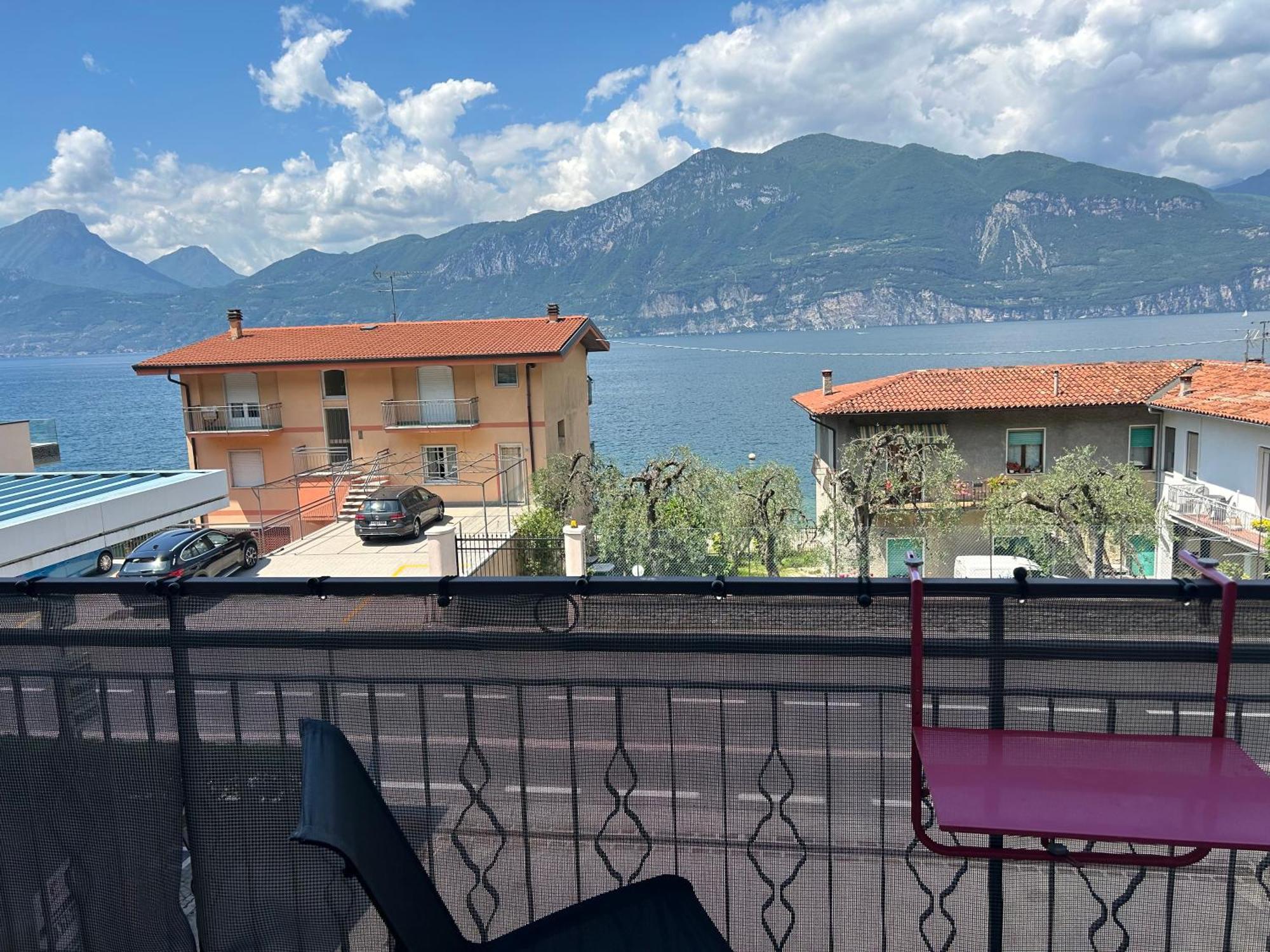 Lake View With Aircon - 5 Minutes From The Beach! Brenzone sul Garda Exterior foto