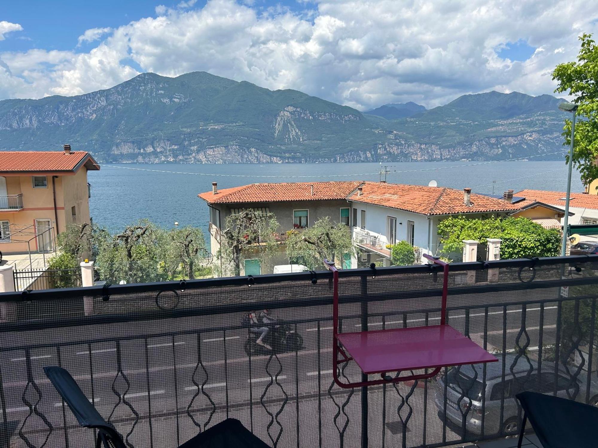 Lake View With Aircon - 5 Minutes From The Beach! Brenzone sul Garda Exterior foto